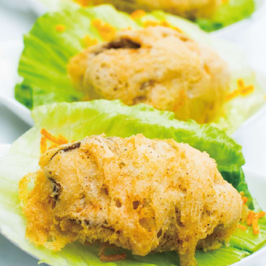 Deep-fried Oysters with Lettuce on-side