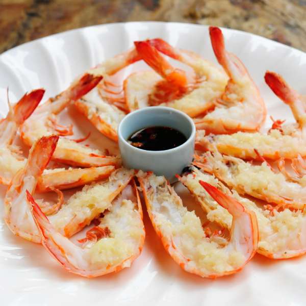 Steamed King Shrimps with Cropped Gralic